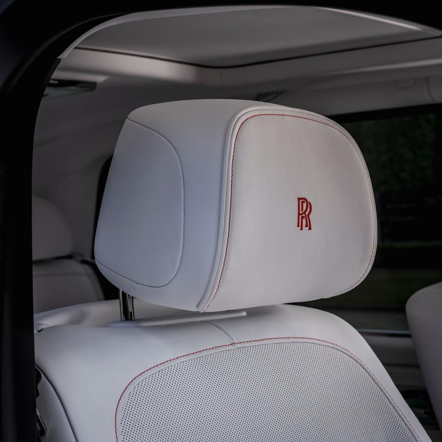 Детали интерьера Rolls-Royce Cullinan Fux Orange 2019 года  (фото 7 из 32)